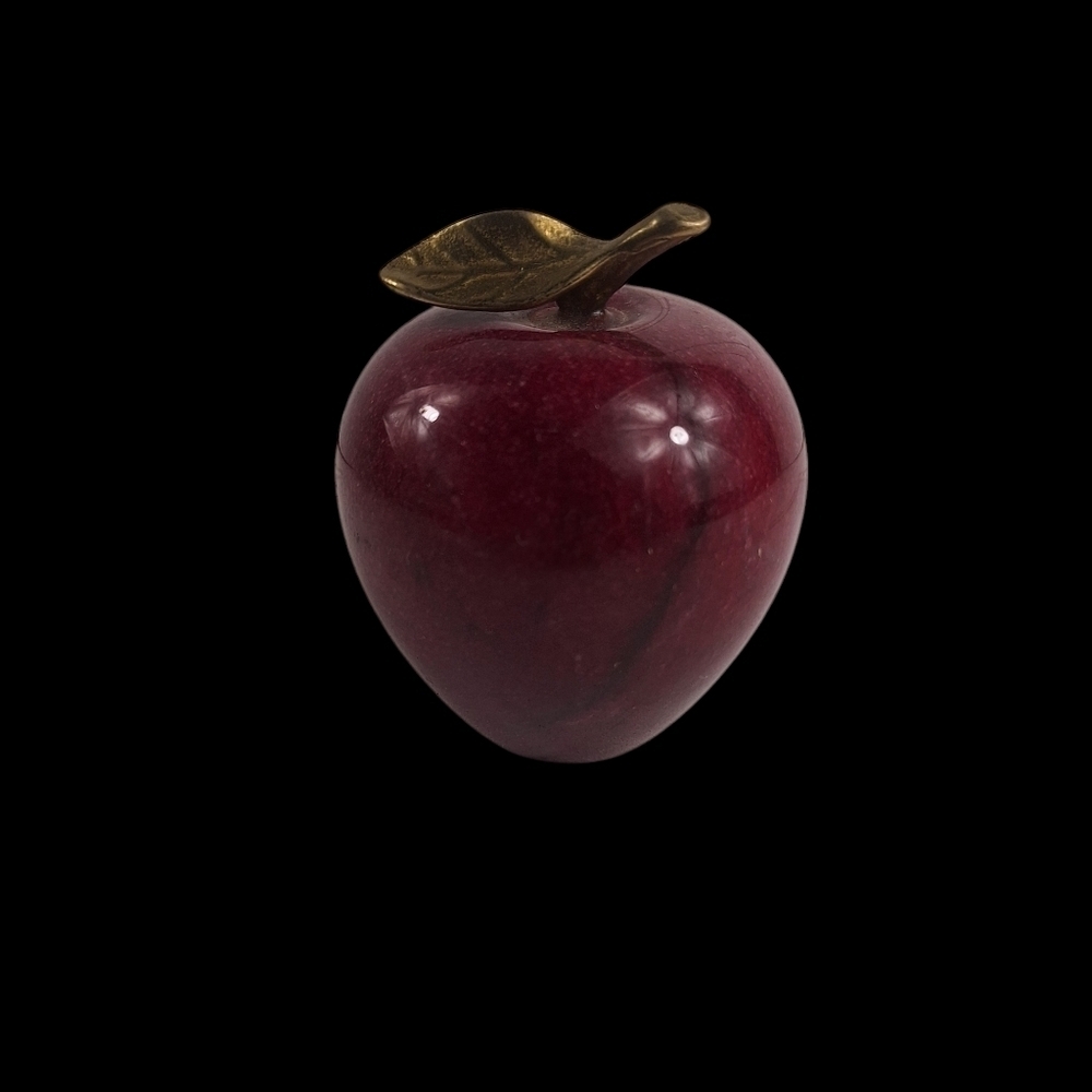 Vintage 1960’s Marble Alabaster Red Apple Paperweight With Brass Leaf Stem - Picture 3 of 10